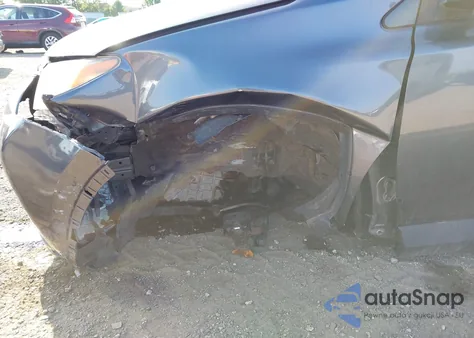 2016 Toyota Rav4 Le z USA, uszkodzony, nr VIN JTMBFREV7GD189846